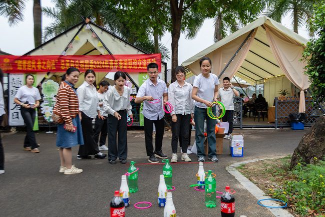 套圈現(xiàn)場。郭奎君 攝.jpg